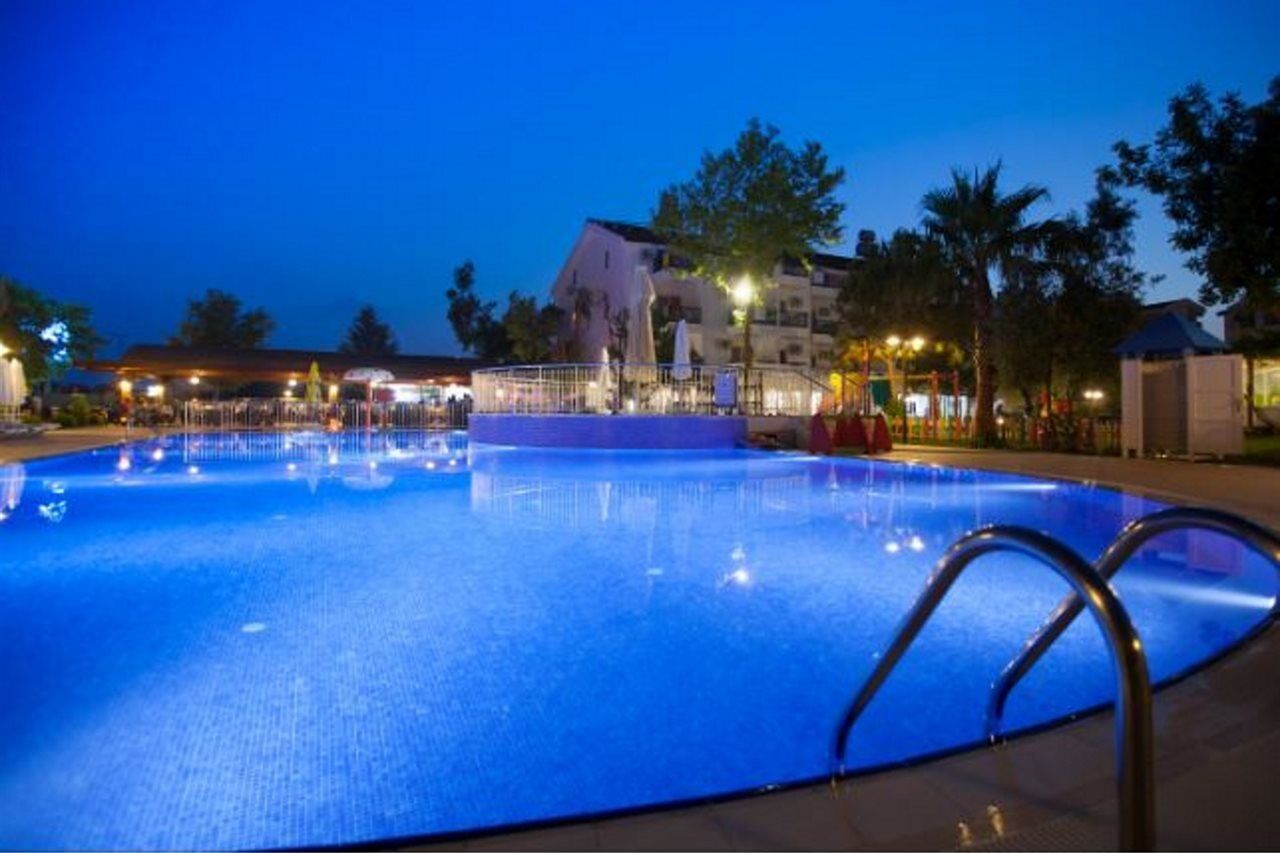 Side Suite Hotel Exterior foto